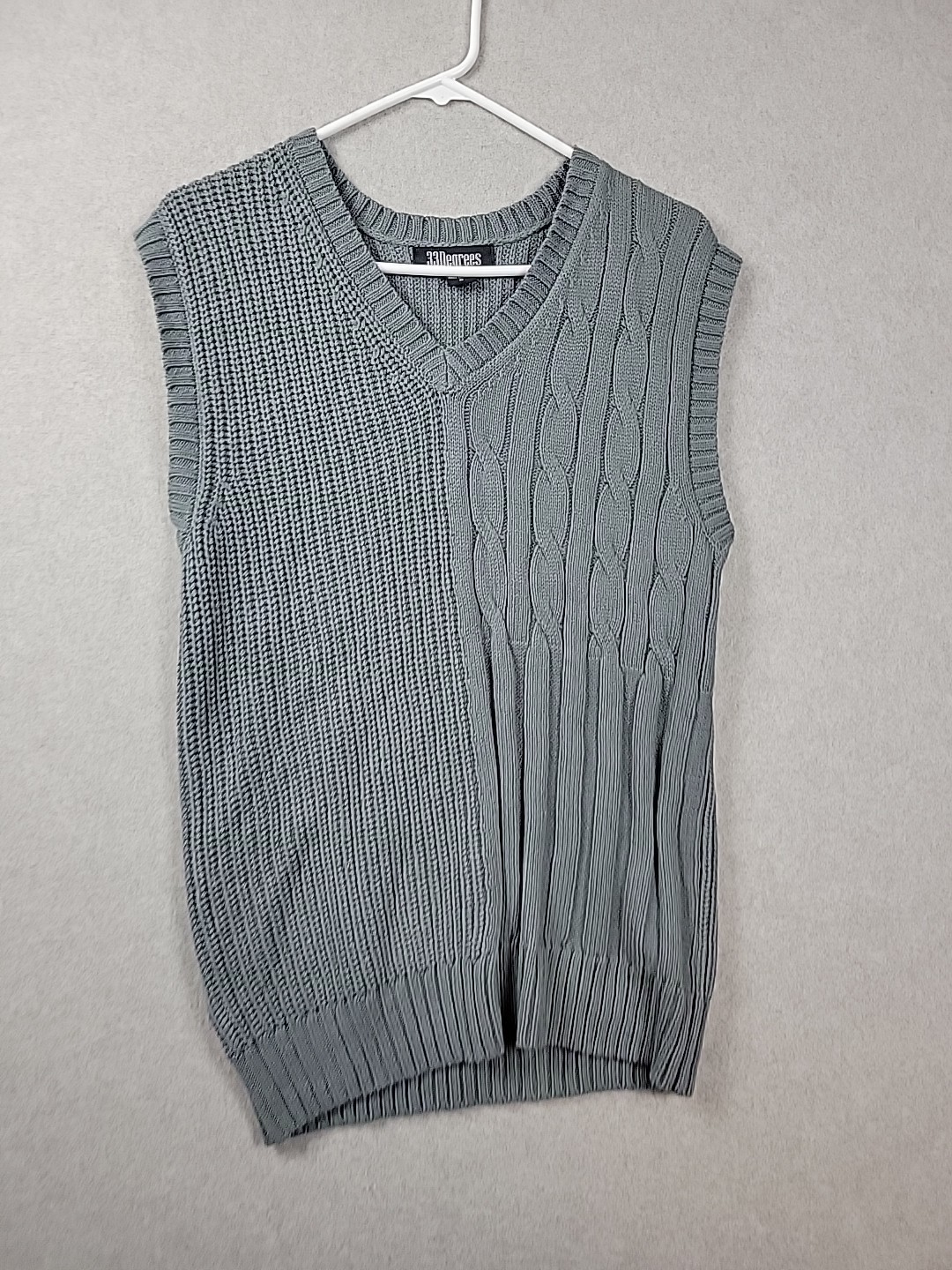 33 Degrees Gray Knit Cotton V Neck Mixed Cableknit Sweater Vest Men’s Small