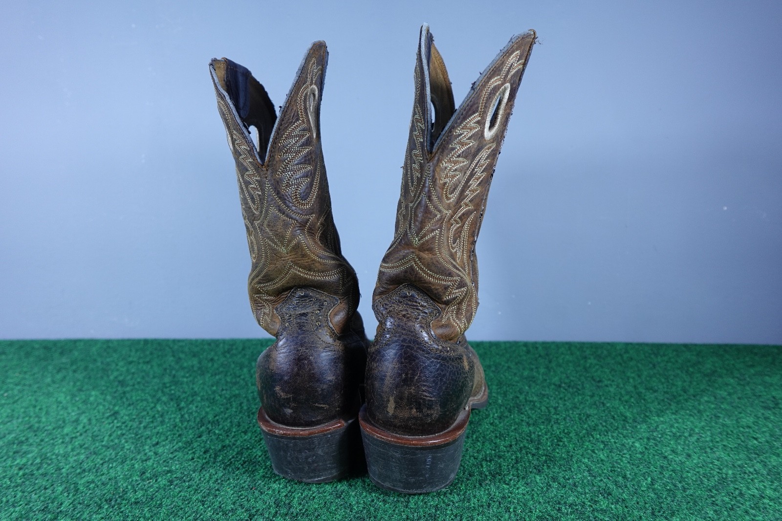 ARIAT ROUGHSTOCK BROWN BULLHIDE LEATHER SQUARE TOE COWBOY BOOTS 34824 MENS 9.5 D