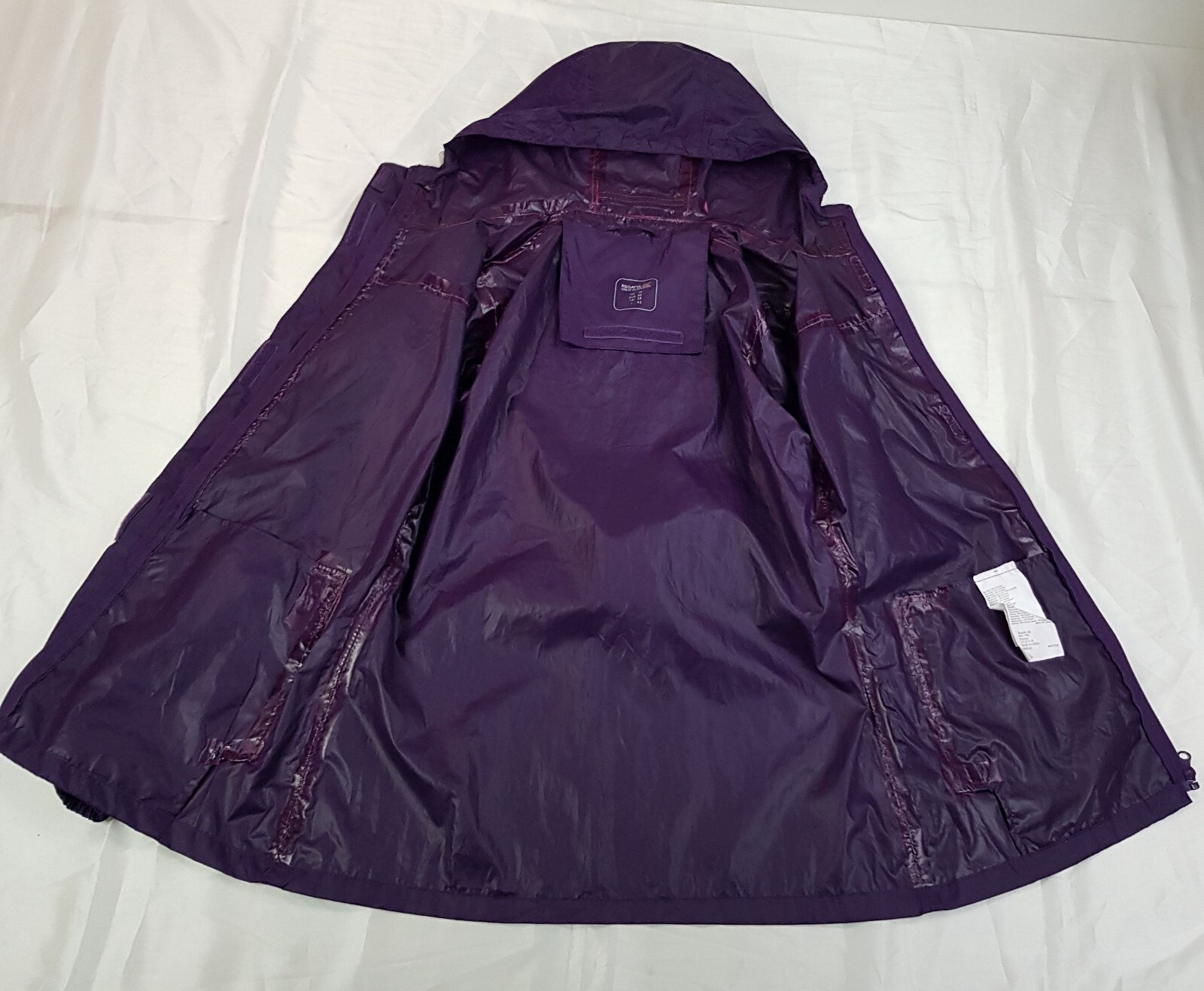 REGATTA SIZE 10UK M WOMENS PURPLE WATERPROOF LIGHTWEIGHT JACKET HOODED RAINCOAT