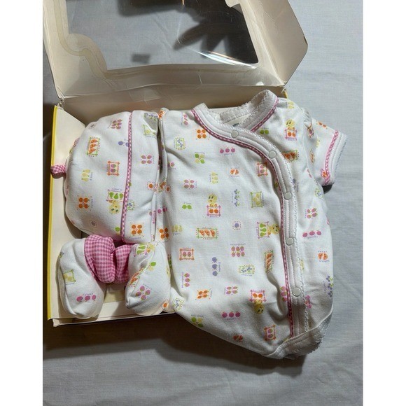 New Vintage Looney Tunes baby gift 3 piece set. Tweety bird. Creeper, booties