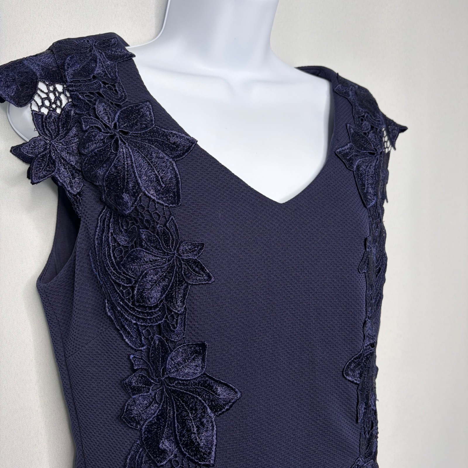 Carmen Marc Valvo Navy Blue Lace Applique Pique Sheath Dress Cap Sleeve Size 8