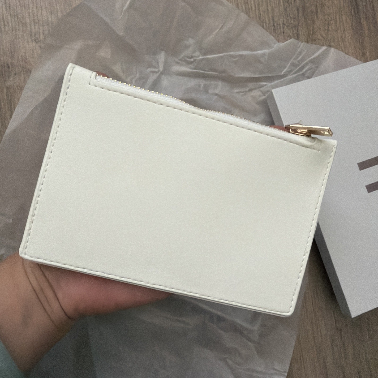 New in Box Tom Ford White Vegan Leather Zipper Wallet Pouch Clutch Authentic GWP