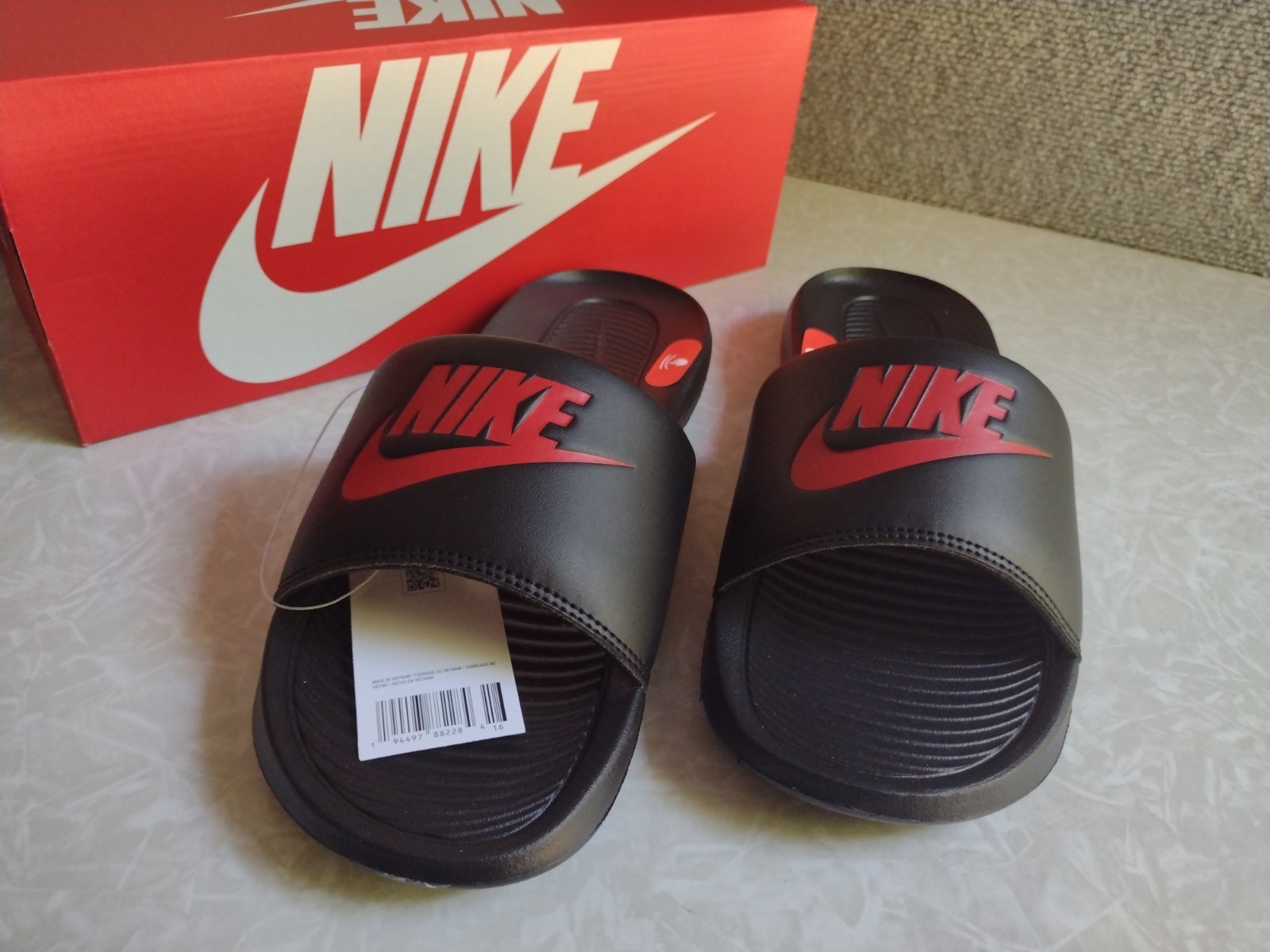 NEW, Men’s Nike Victori One Slides Black/University Red, Style # CN9675 004