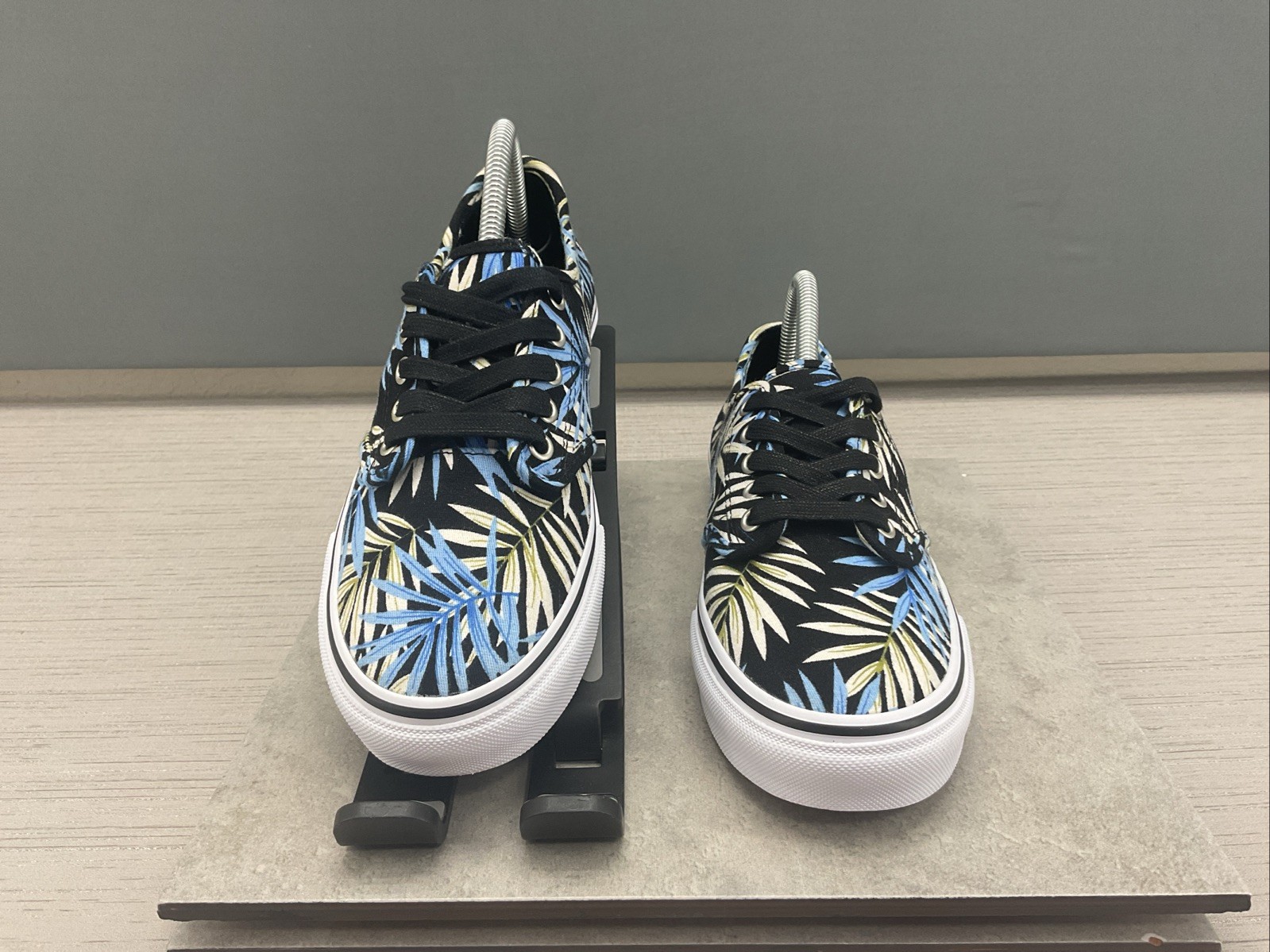 VANS Ortholite Camden Deluxe Sneaker Black Canvas Blue White Palm Leaf Women 9.5