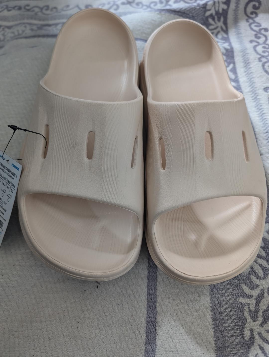HOKA® ORA RECOVERY SLIDE SANDAL 3 – Vanilla size M7 / W9