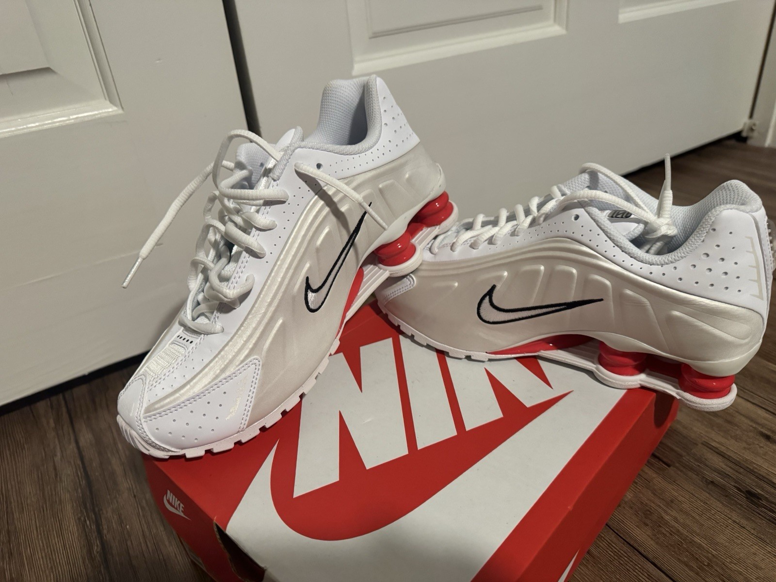 Nike Shox R4 White Phantom GS NBY BRAND NEW Size 6Y / 7.5 Women new n box