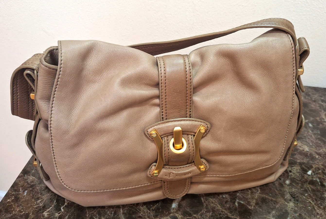 B. MAKOWSKY Taupe Leather Shoulder Hobo Bag Gold Bow Shaped Buckle NWOT