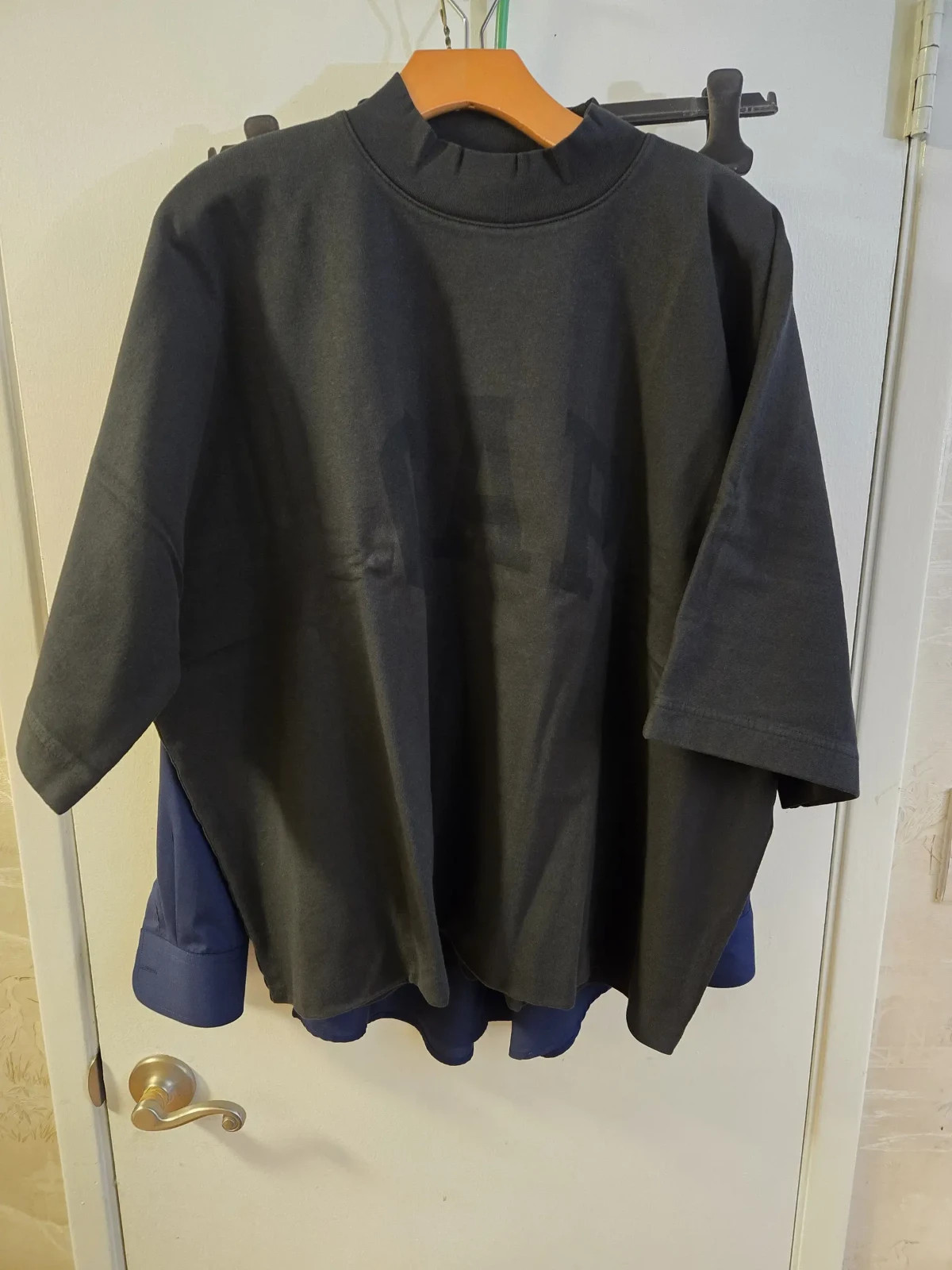BRAND NEW YEEZY GAP 78 CROP DOVE NO SEAM TEE BLACK
