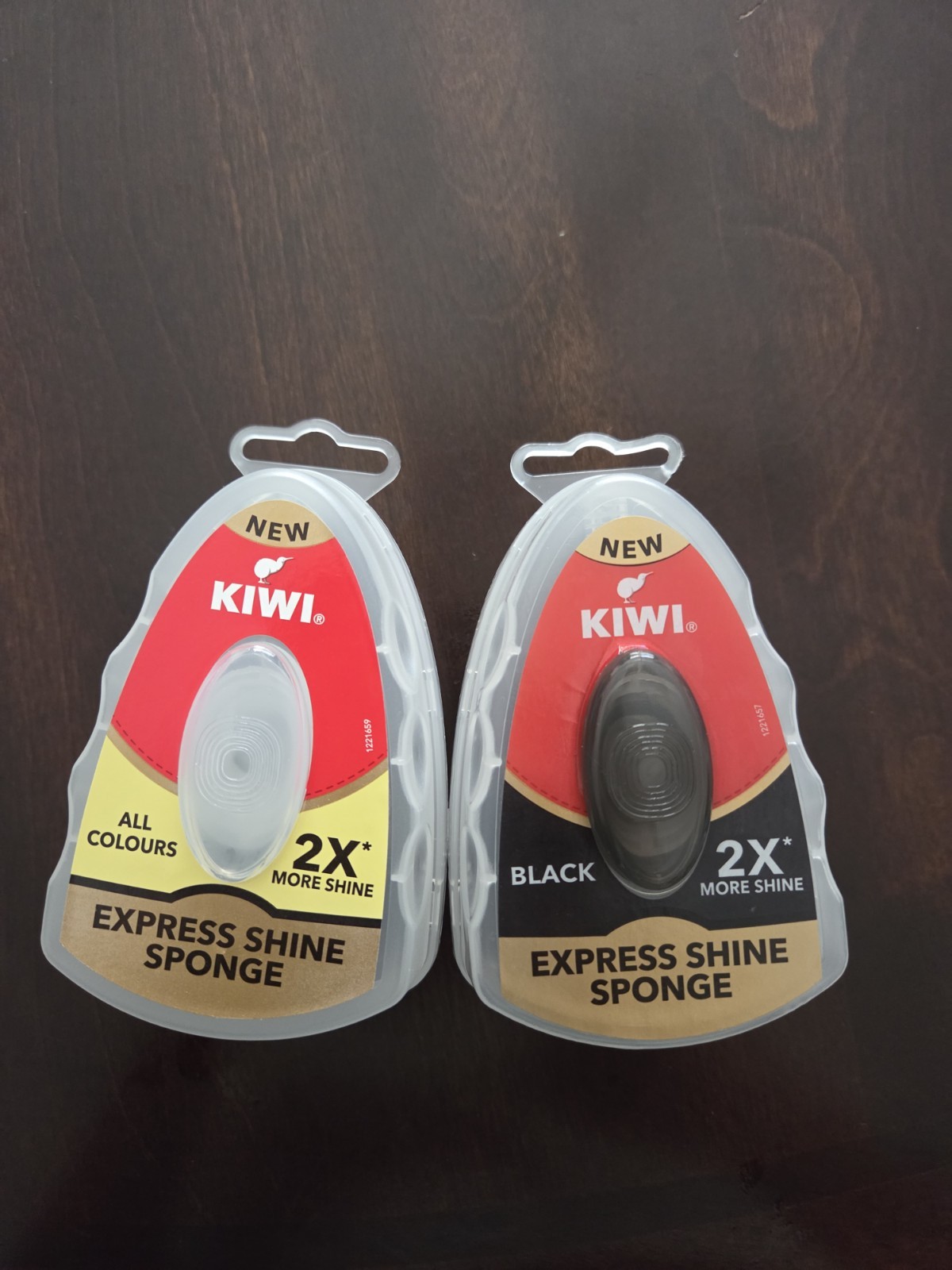 Kiwi Express Shoe Shine Sponge, Black and neutral 0.2 fl oz, Multicoloured