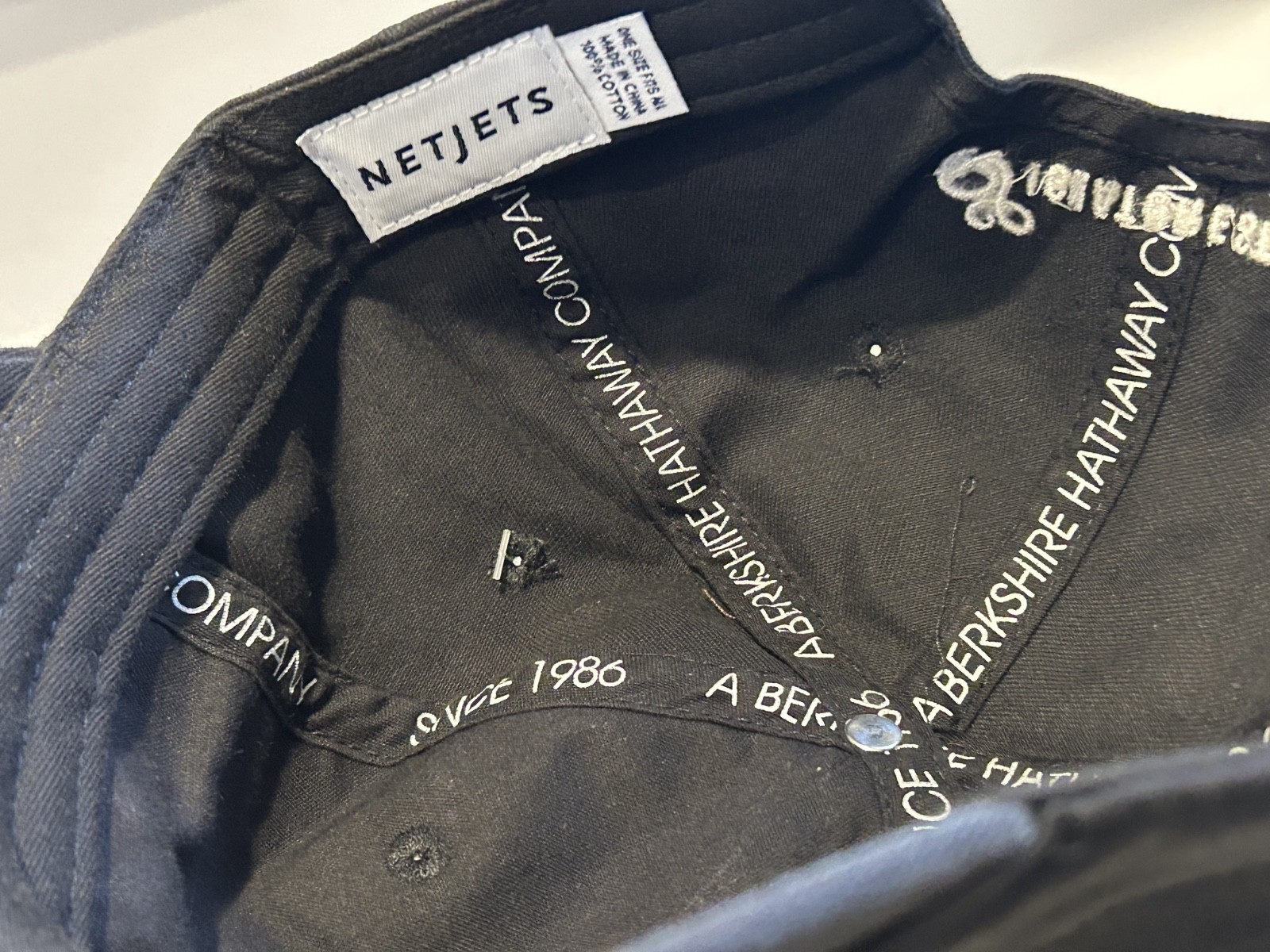 NetJets QS Golf Hat Cap Berkshire Hathaway Black Relaxed Fit – New with Tags