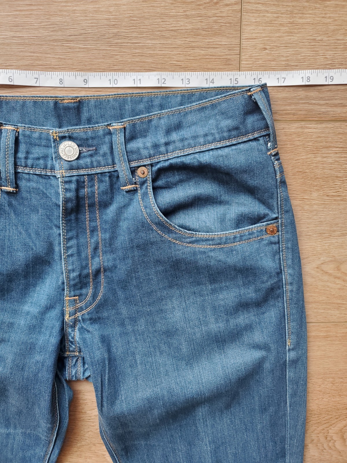 Levi’s Men’s 511 Blue Medium Wash Denim Jeans Button Fly, 33×32