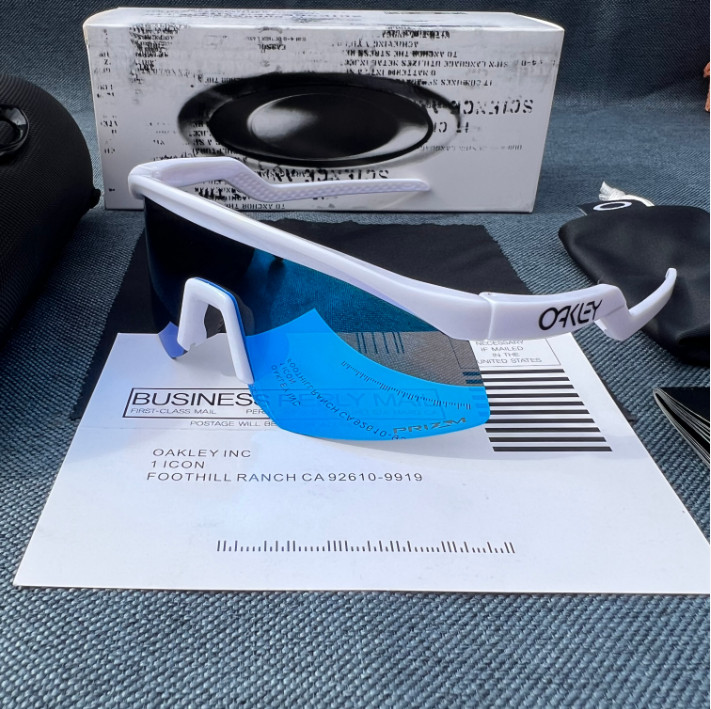 Oakley OO9229-0937 Oakley Hydra White Ink/Prizm BLue Iridium Sunglasses
