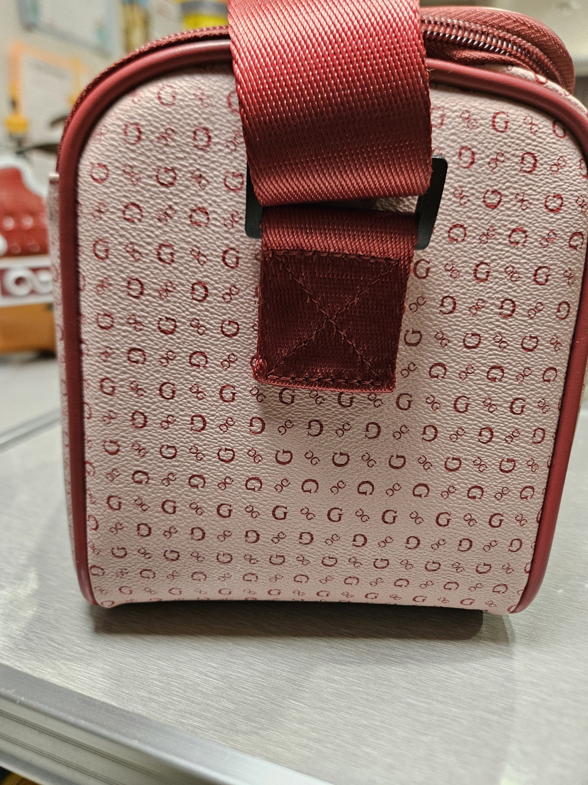 GUESS NEW Lux Lunch Box Insulated Burnaby Travel Red Mo.RCK9834069
