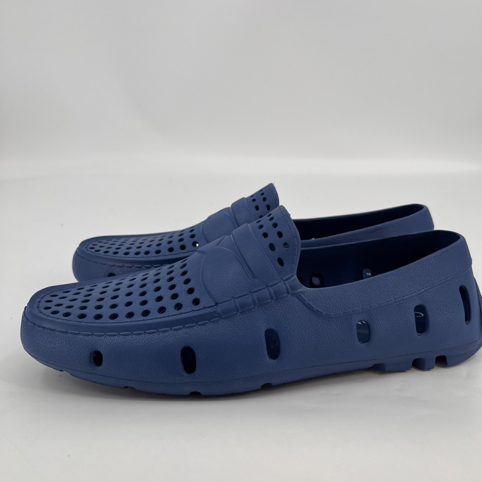 Club Room Men’s Atlas Perforated Driver Size 10 in Navy Summer Vacation Travel