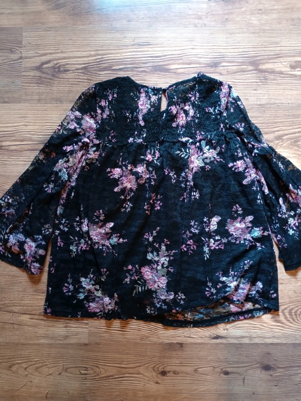 Time and Tru Peasant Black floral lace women’s size S smocked yoke top EUC