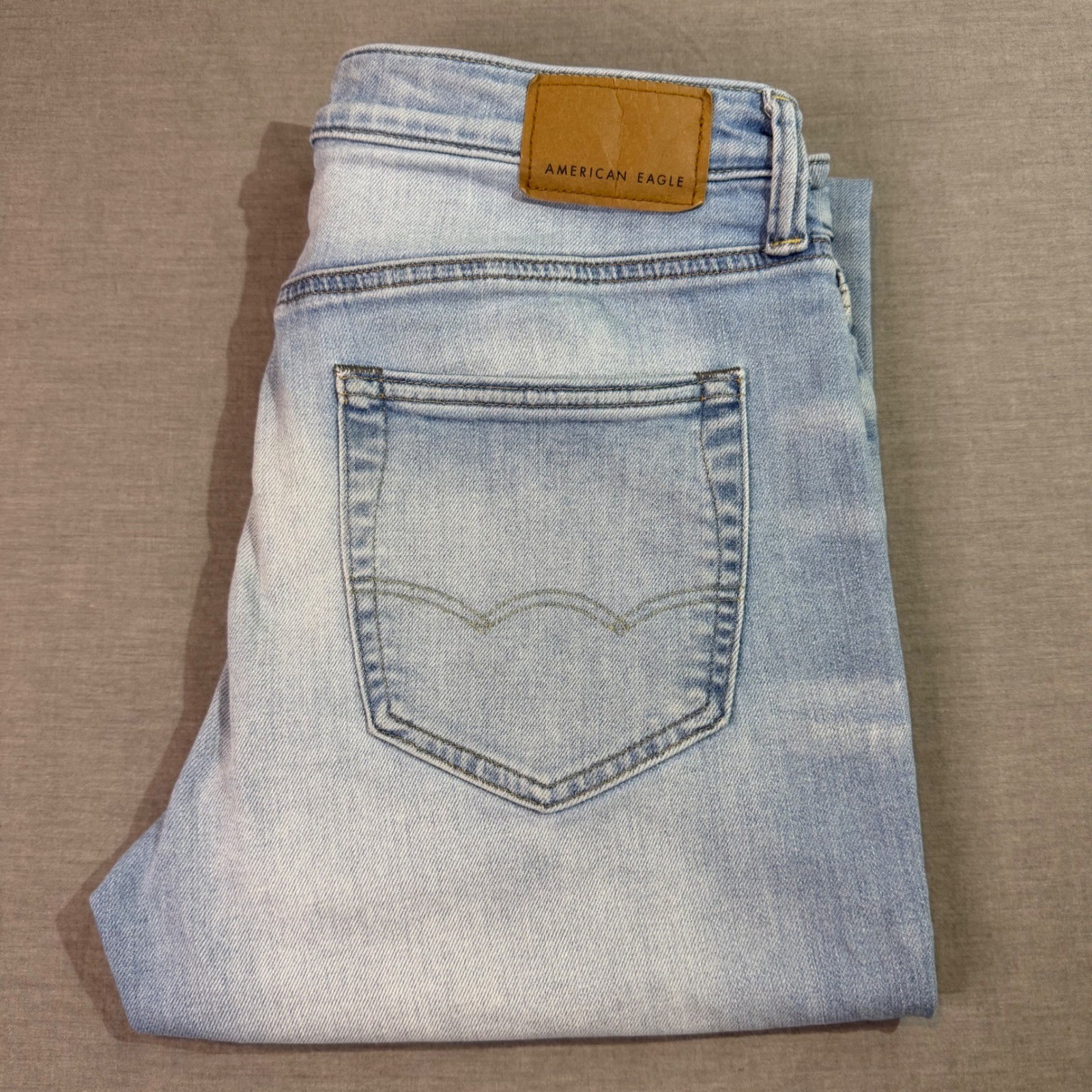 American Eagle Athletic Fit Mens 30×30 Light Wash Excellent Airflex+ Jeans
