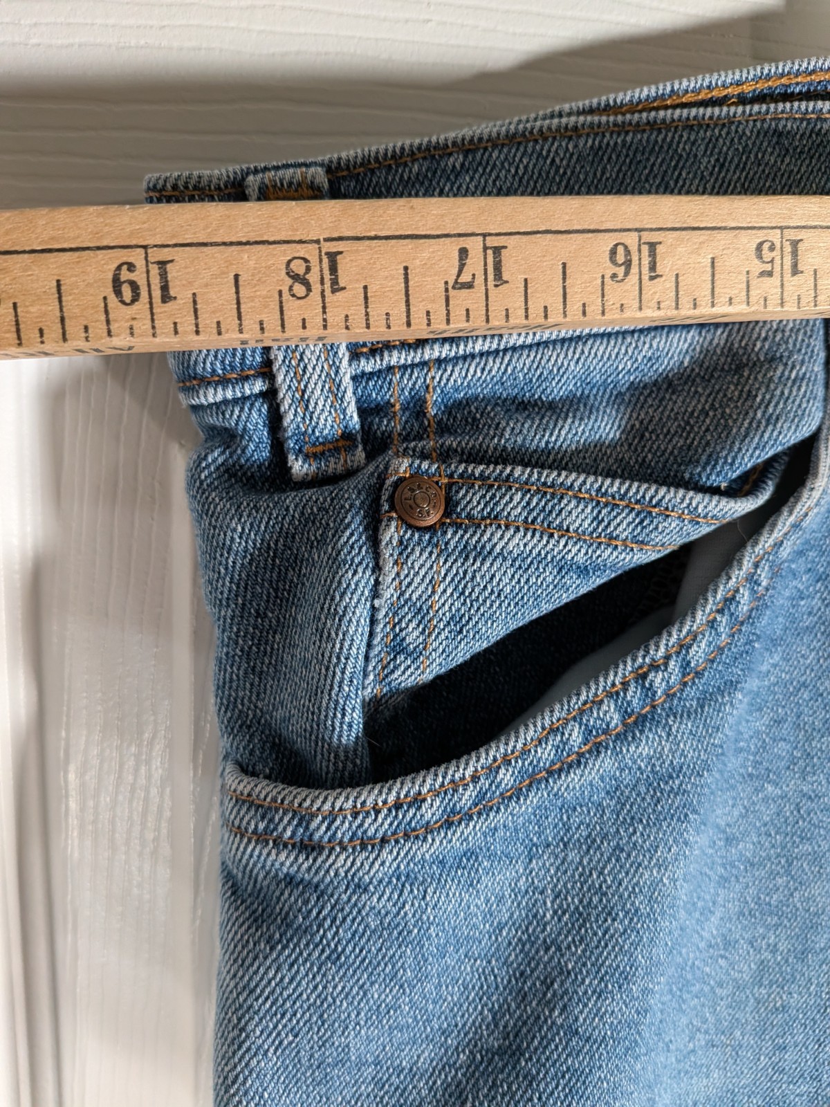 Vintage 1990s Levi’s 540 Flex Relaxed Fit Jeans Mens 38×32 Made In USA Brown Tab