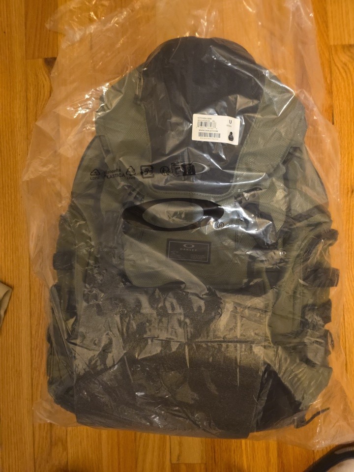 Oakley – Kitchen Sink Backpack in New Dark Brush – 92060A-86L
