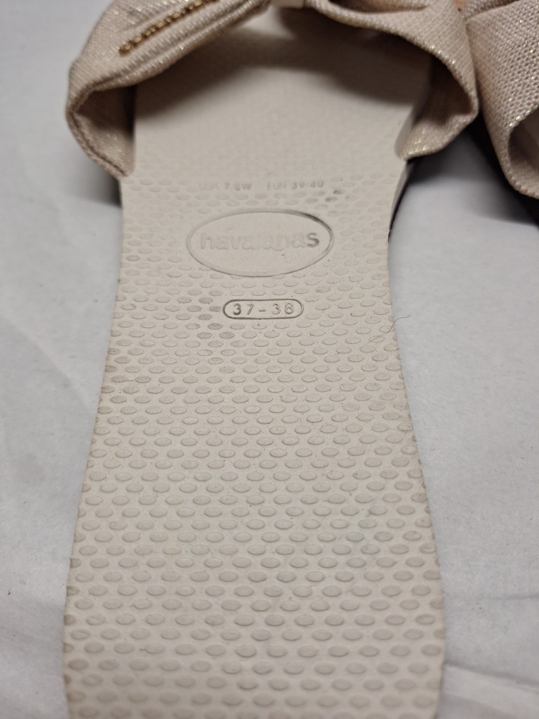 NWT Havaianas Womens St. Tropez Shine Flip Flop Sandal Beige Size 7/8 MSRP $42