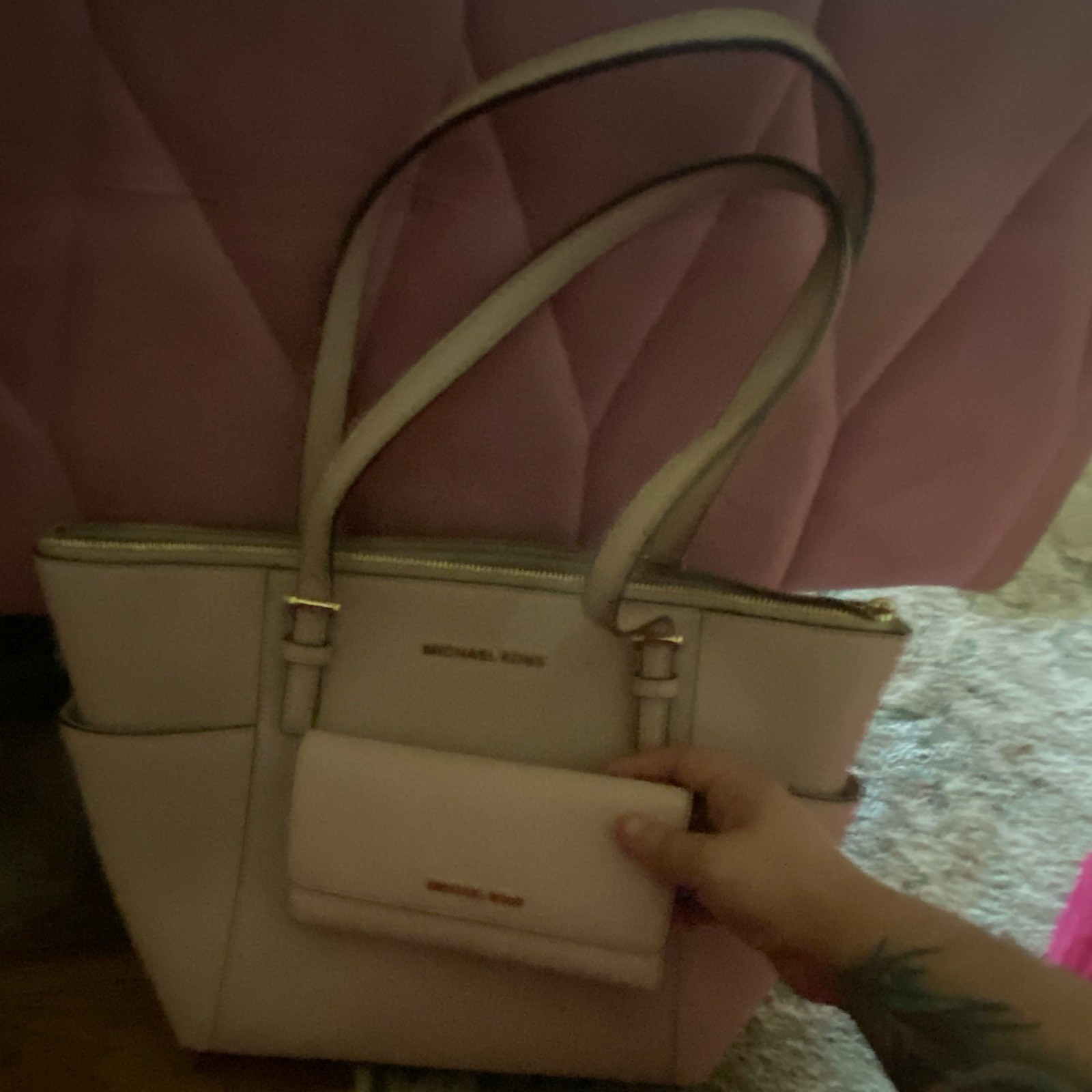 Michael Kors Beige Tote Zip Top Gold Hardware Lined Pockets Bottom Studs