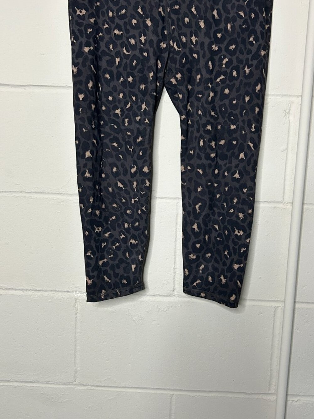 Varley Leggings Womens Large Leopard Print Buttery Soft Cropped Workout Leisure