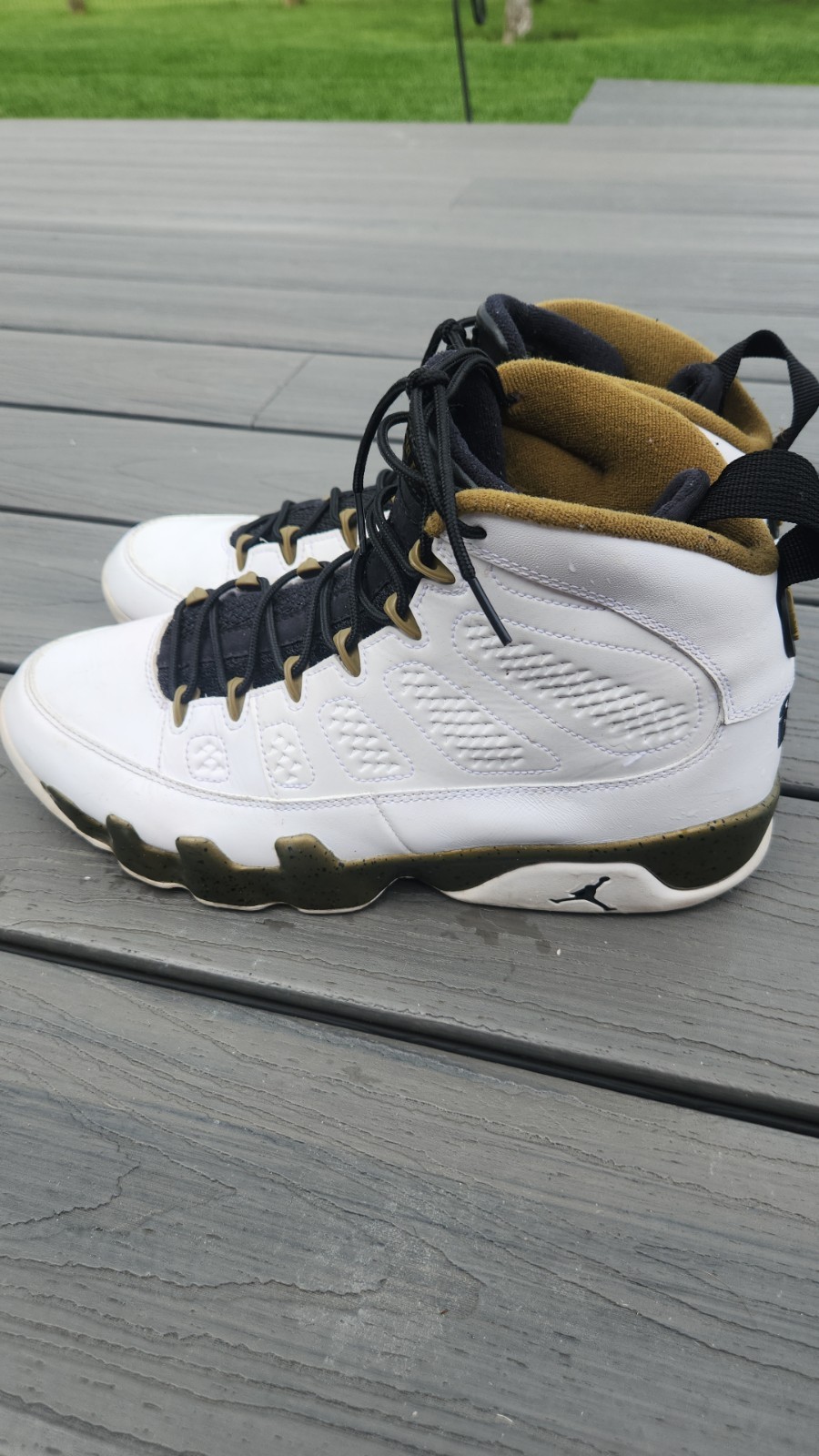 Size 11 – Air Jordan 9 Retro Statue