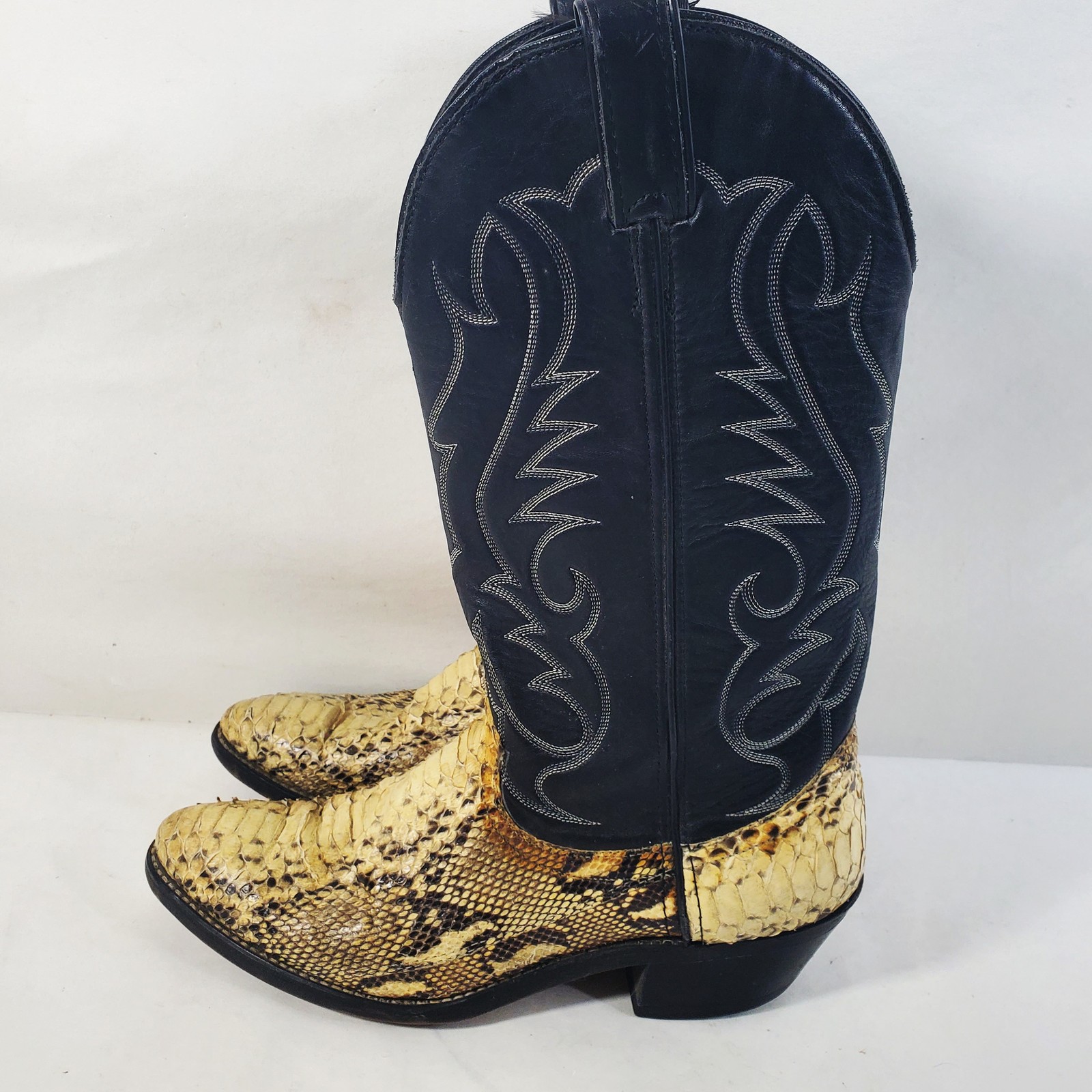 Vintage Laredo Mens 8D Python Snakeskin Cowboy Boots Black Leather USA Made