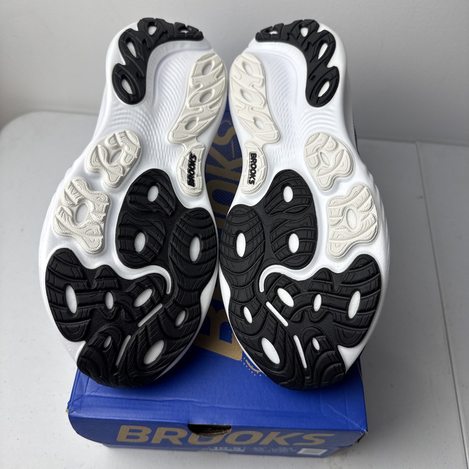 Size 10.5EE -Brooks Adrenaline GTS 25 Black Shoe Men’s 1104542E090 *NEW W/BOX*