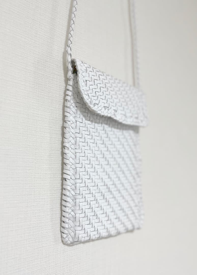 Dragon Leather Mesh Smartphone Shoulder Bag White