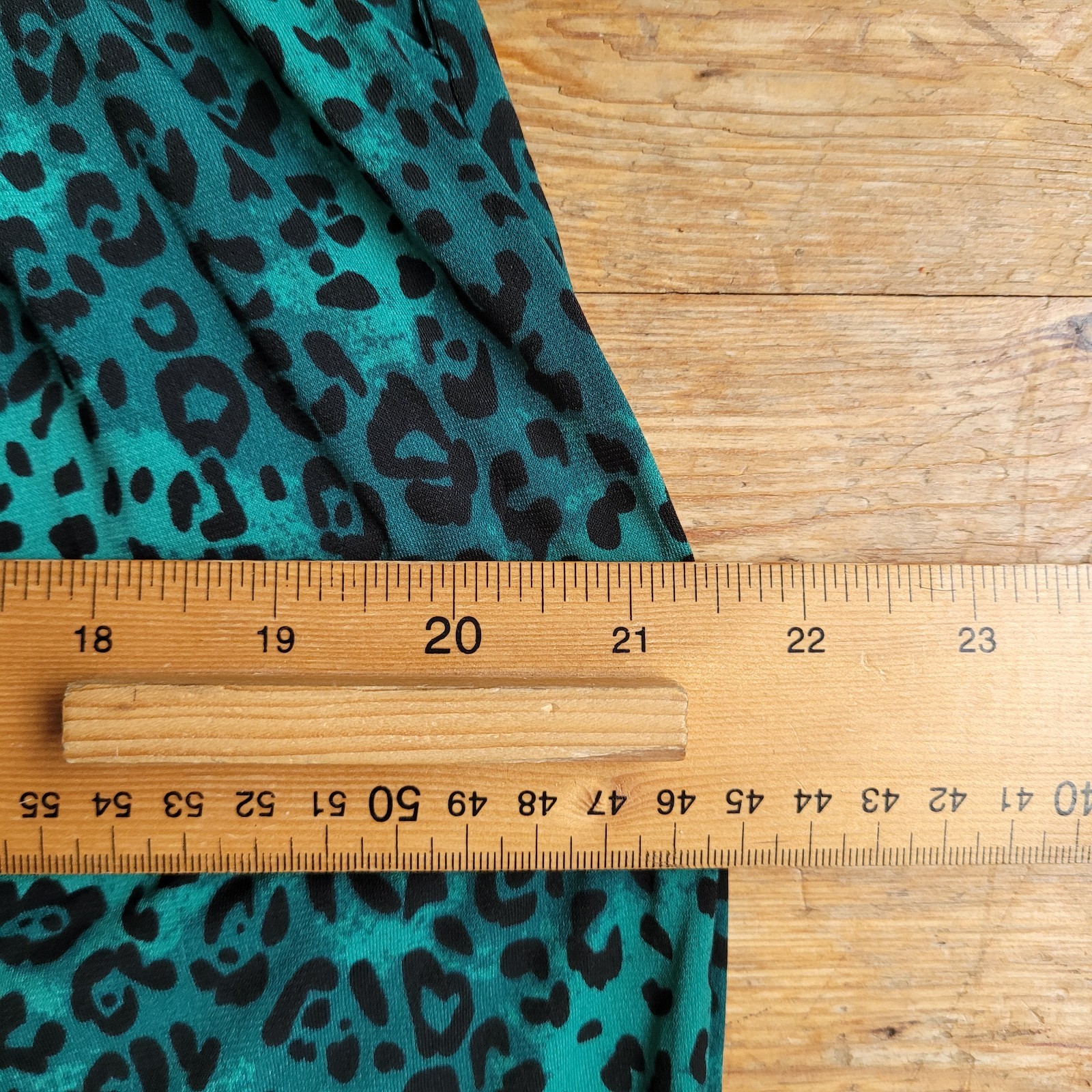 Jolie Moi Green Animal Print Jersey Dress V-neck Knee Length Pockets Size 14 Uk