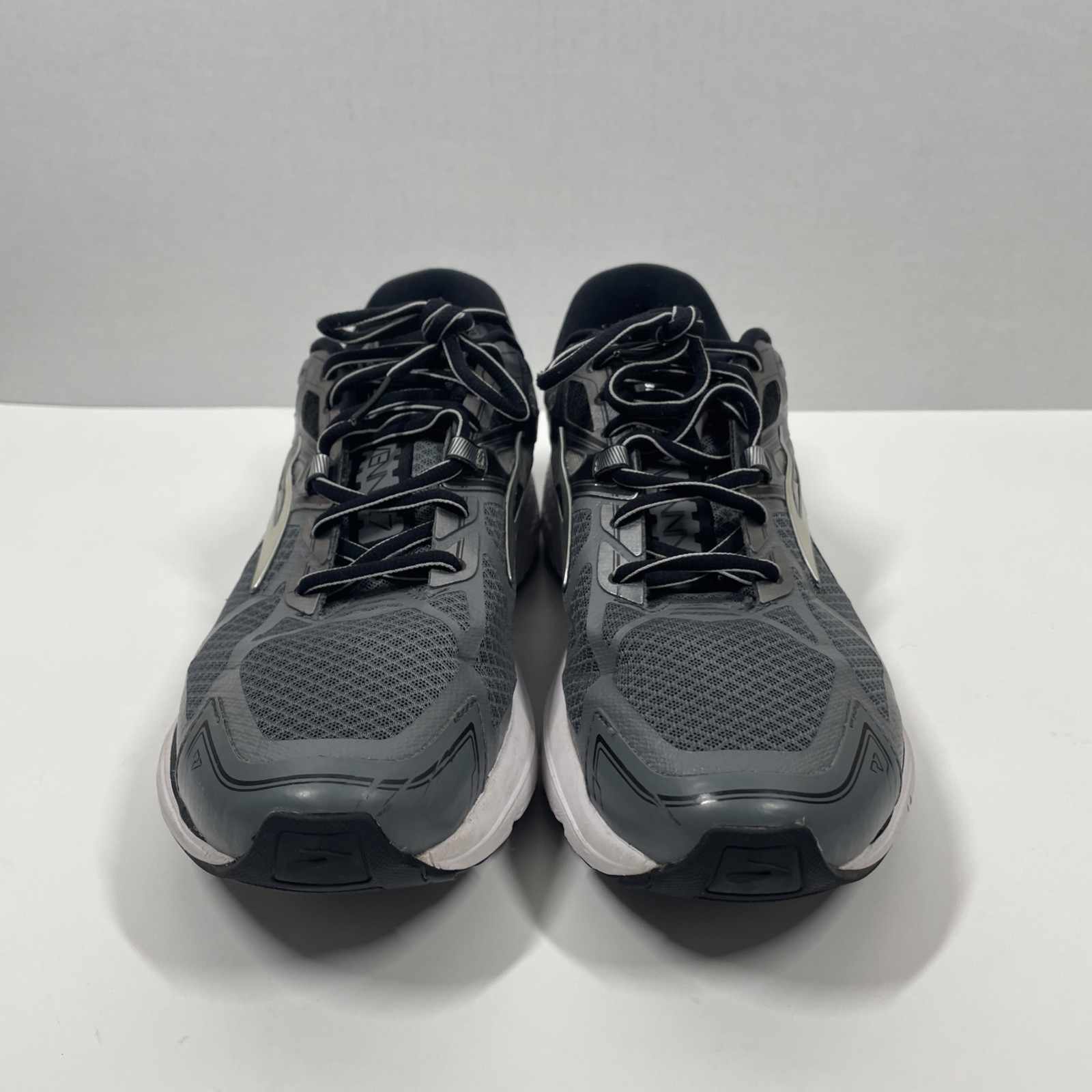 Brooks Ravenna 7 D running shoes men’s size US 11.5 black gray laced