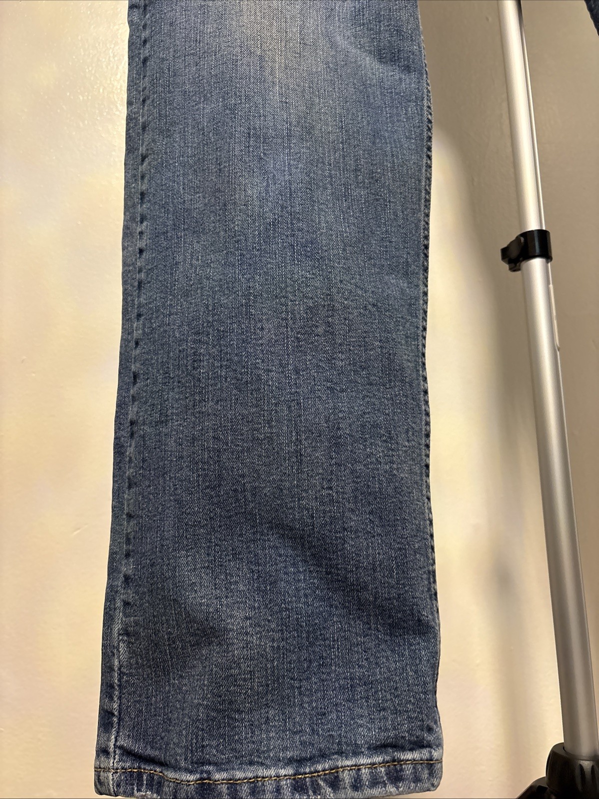 LEVIS 505 Men’s Jeans Size 38 x 34 Med Wash Blue Denim Relaxed Fit Straight Leg