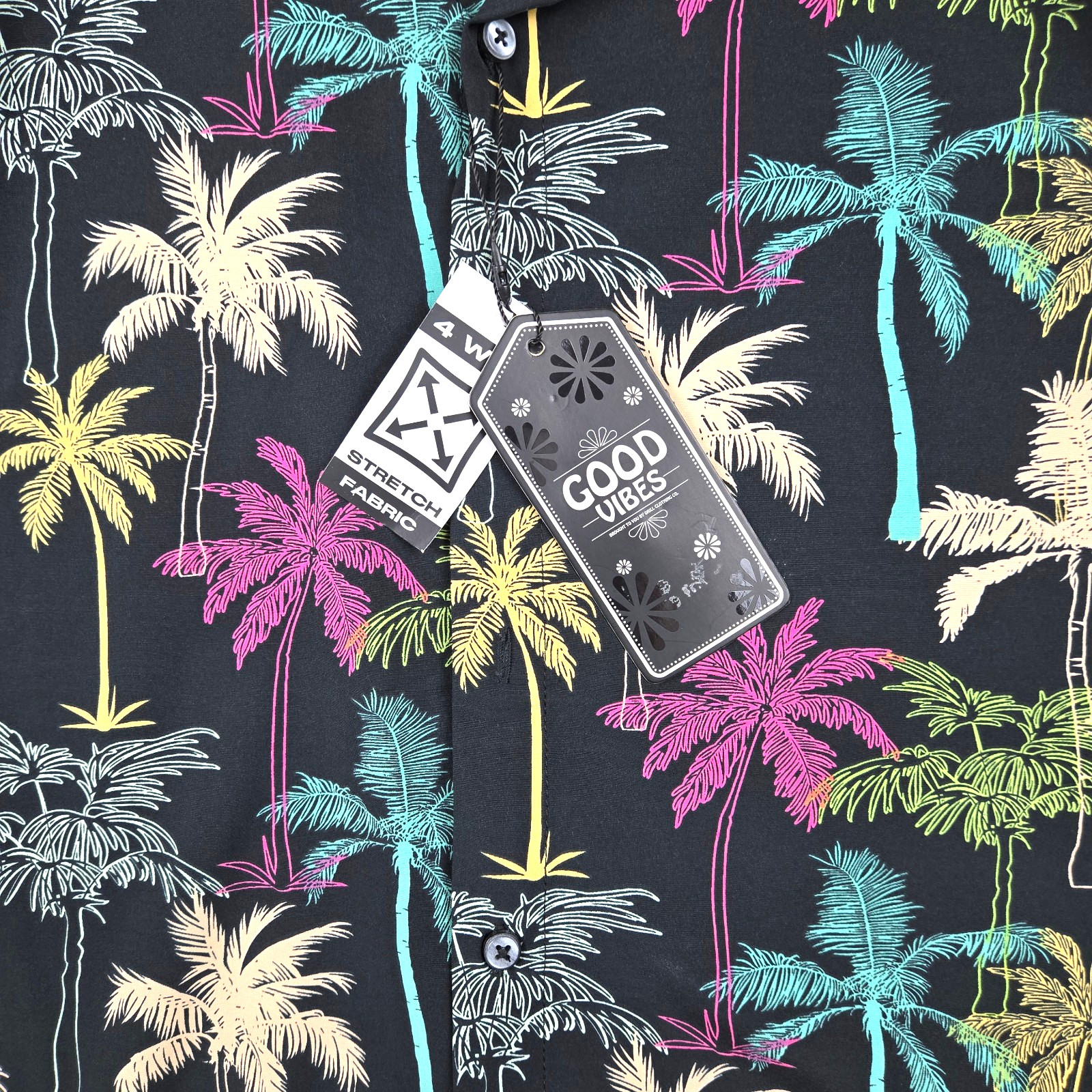 Good Vibes Mens Size Medium Poly/Spandex Blend Short Sleeve Hawaiian Button Up