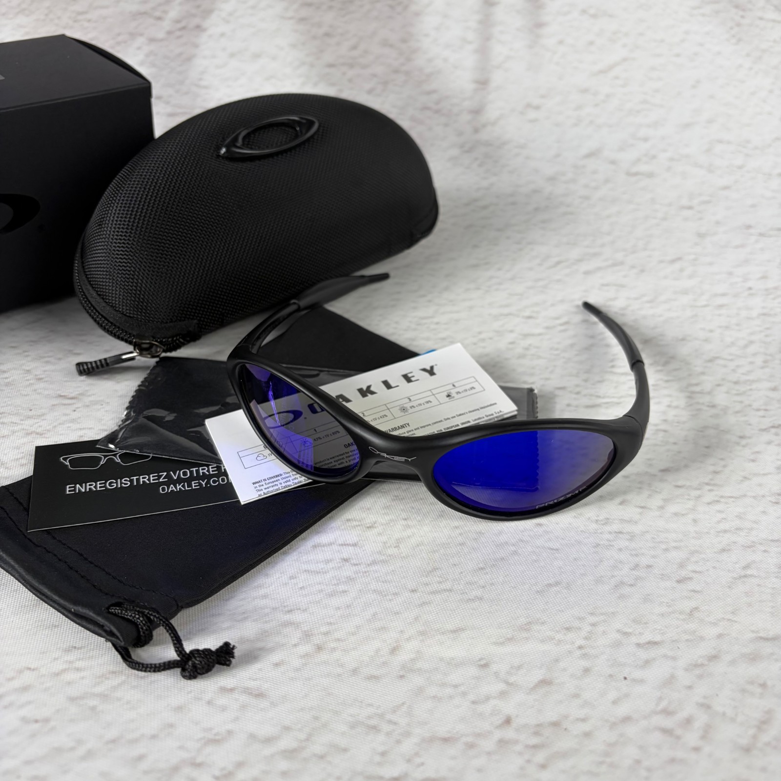 Vintage Oakley Minute Polarized Sunglasses Matte Black Frame Purple Blue Lens