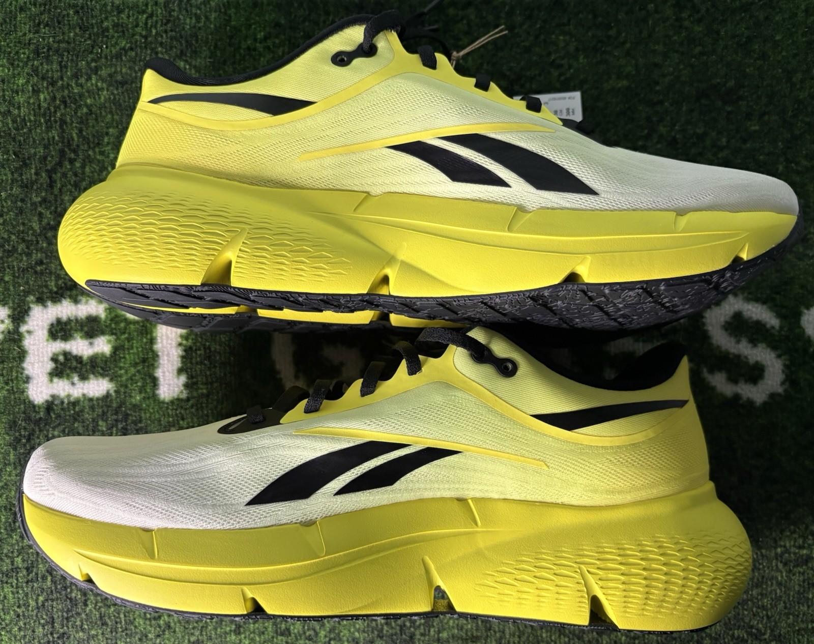US Men’s 12 – Reebok Zignition Running Shoes “Electric Yellow Black” 100228713