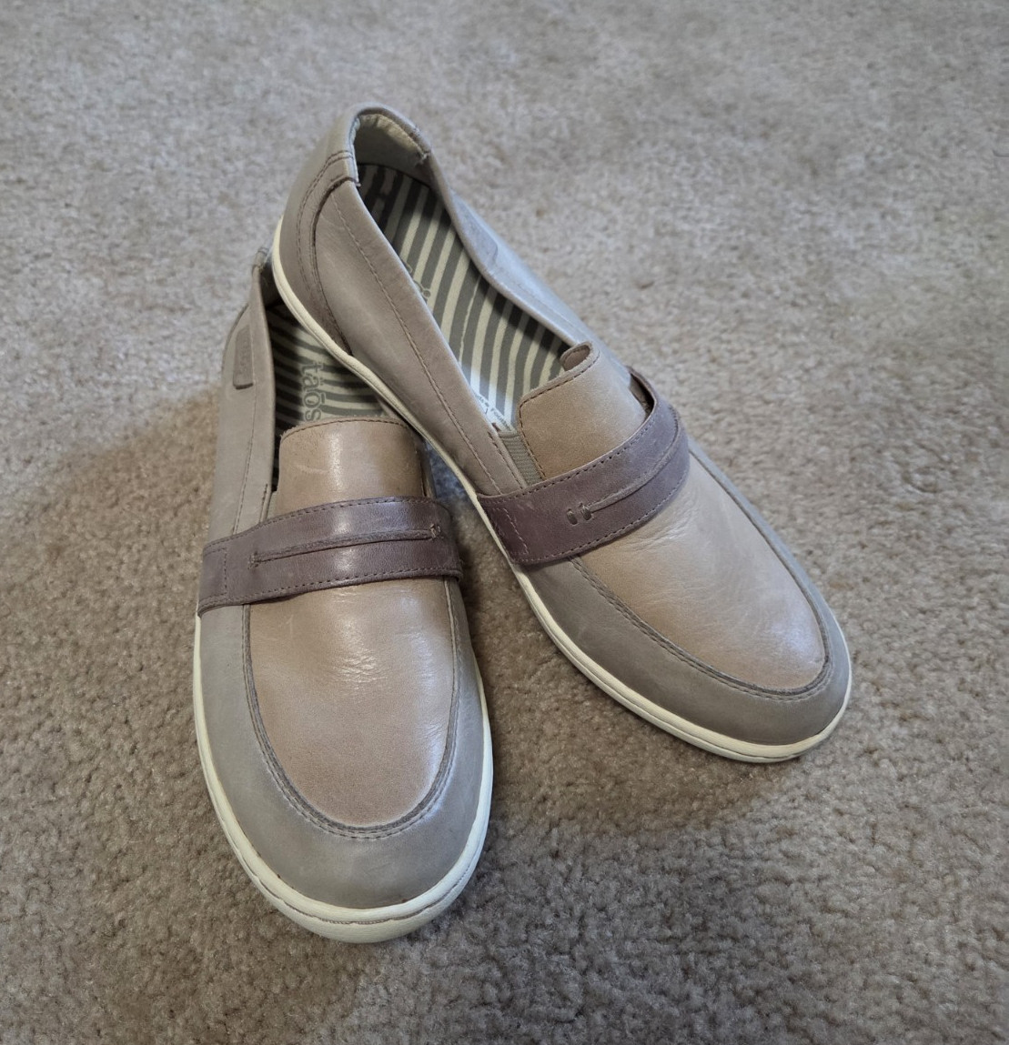 Taos Women’s Leather Slip-On Flat Round Toe Logo Rubber Sole Beige 8