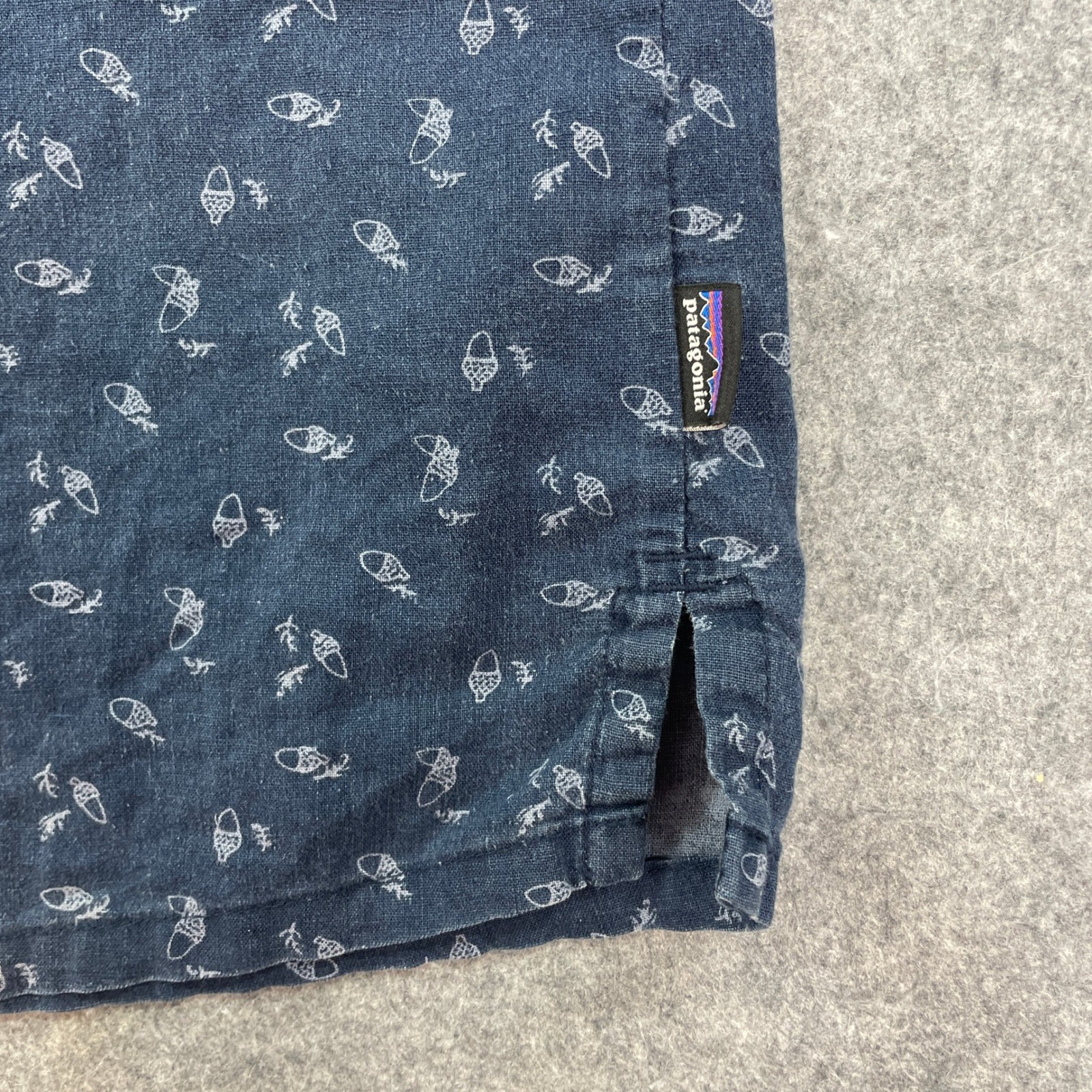Patagonia Mens Shirt M Blue Graphic Print Short Sleeve Outdoor Hiking Button Up