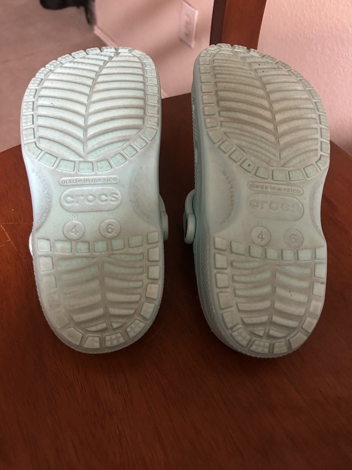 Crocs Classic Clog Light Blue Unisex Kids US 6 Slip-On w/ Adjustable Strap