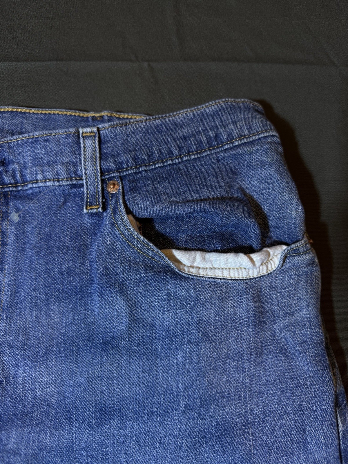 Levi’s Men’s Blue Medium Wash Denim Straight Leg Regular Fit Mid Rise Jeans