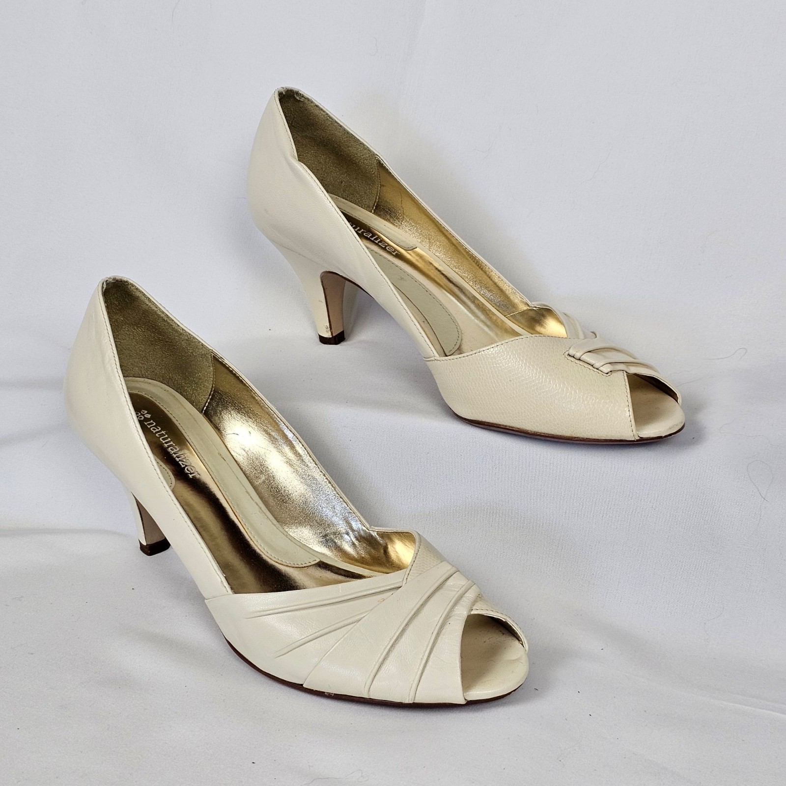 Womens 8.5M Cream Gold Open Toe Formal Business Casual Office 3″ Pump Heel Shoe