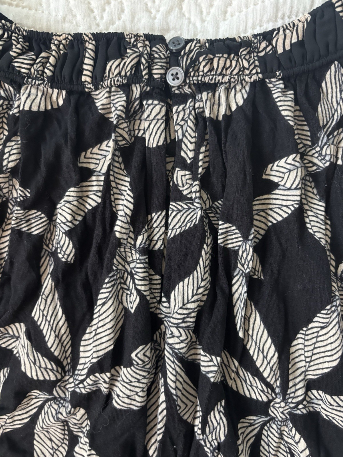 Women’s Black And Cream Pattern Loft Blouse XL