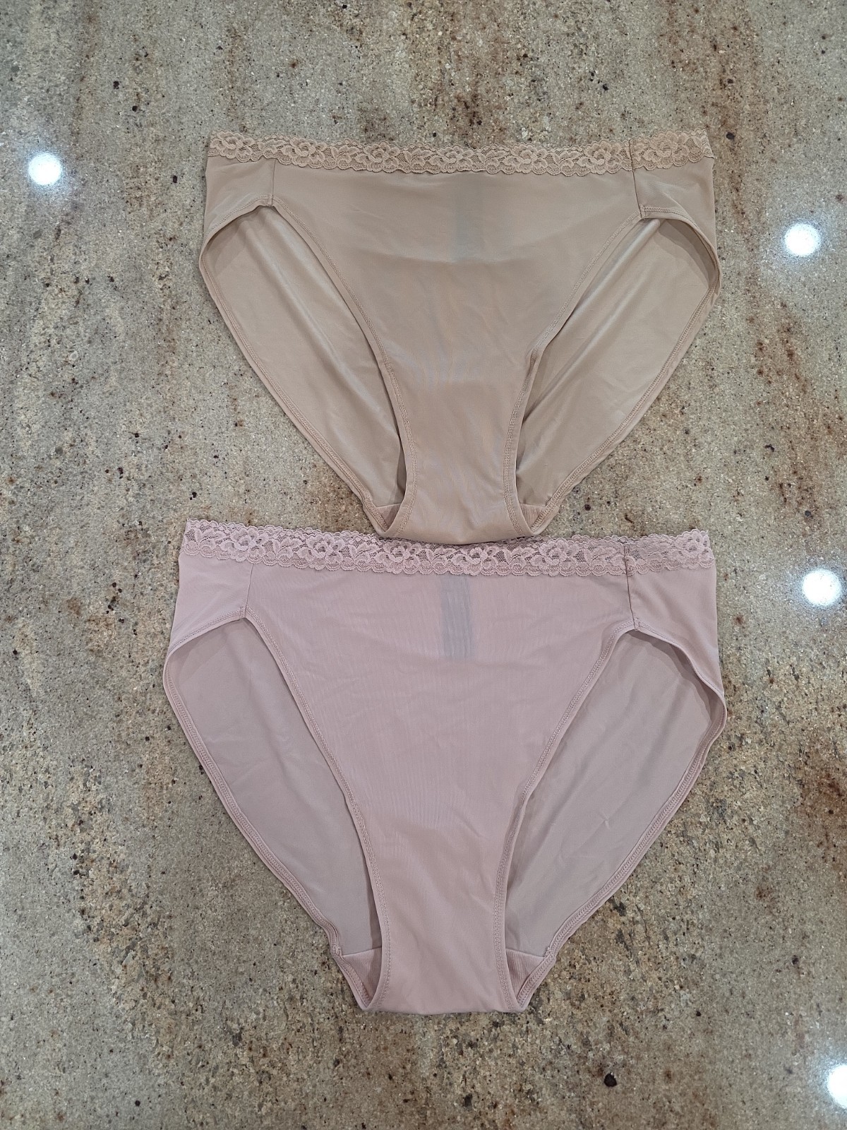 New Women’s NATORI 7723365 Set Of 2 Finishing Touch Lace Bikini Panty Size L