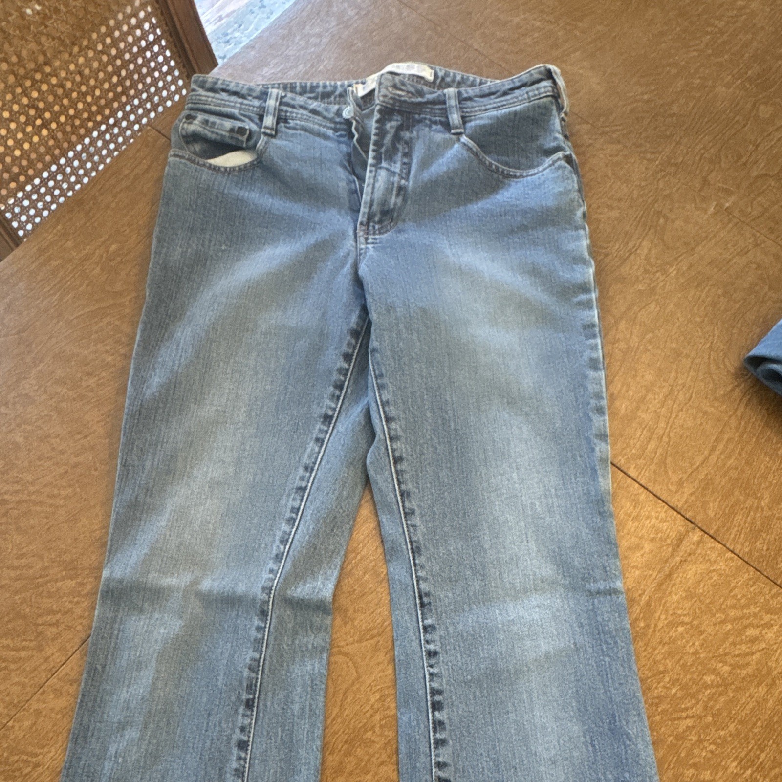 Express Precision Fit Women’s Flare Jeans Size 7/8R Blue Light Wash Mid Rise