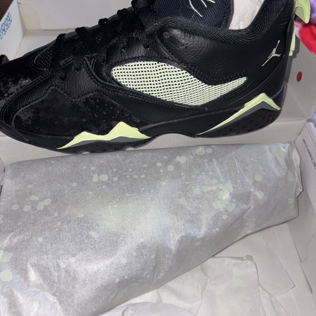 Jordan MVP 92 (GS) Size 6Y / 7.5 Women’s Black/Barely Volt-Iron Grey