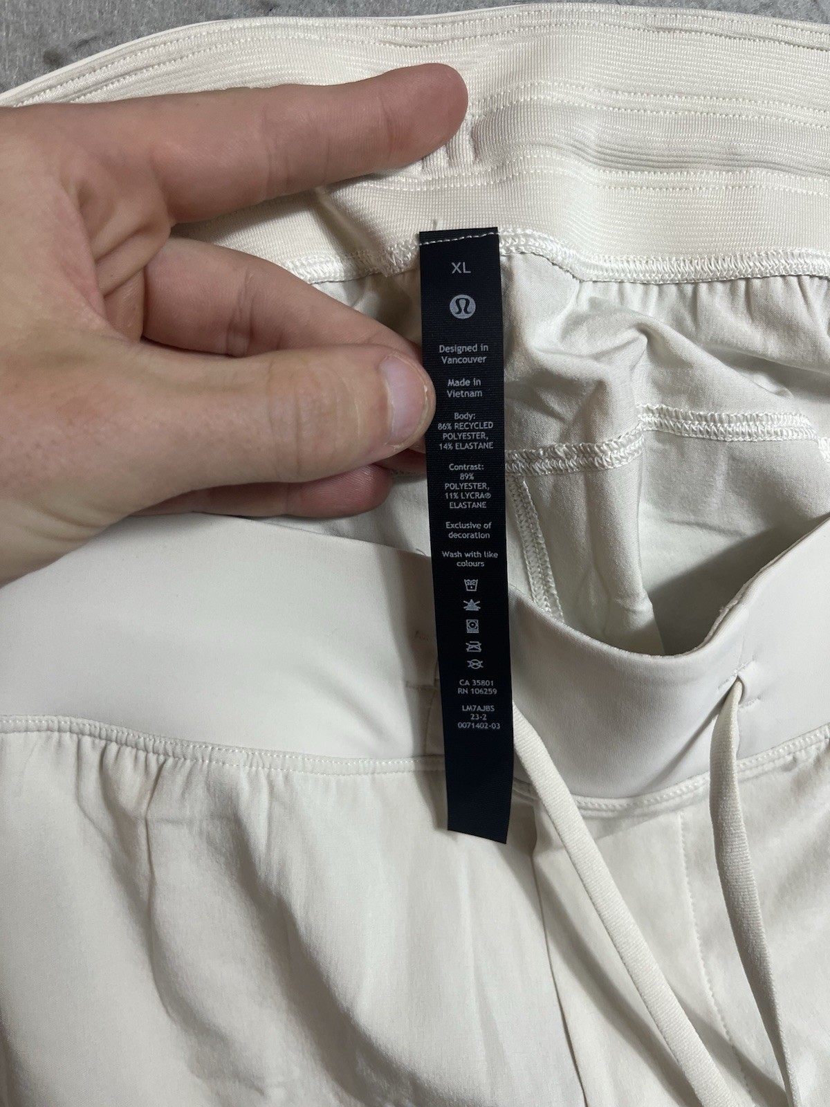 Lululemon The Linerless Training Shorts White LM7AJBS Men XL 9″ Gym Run Active