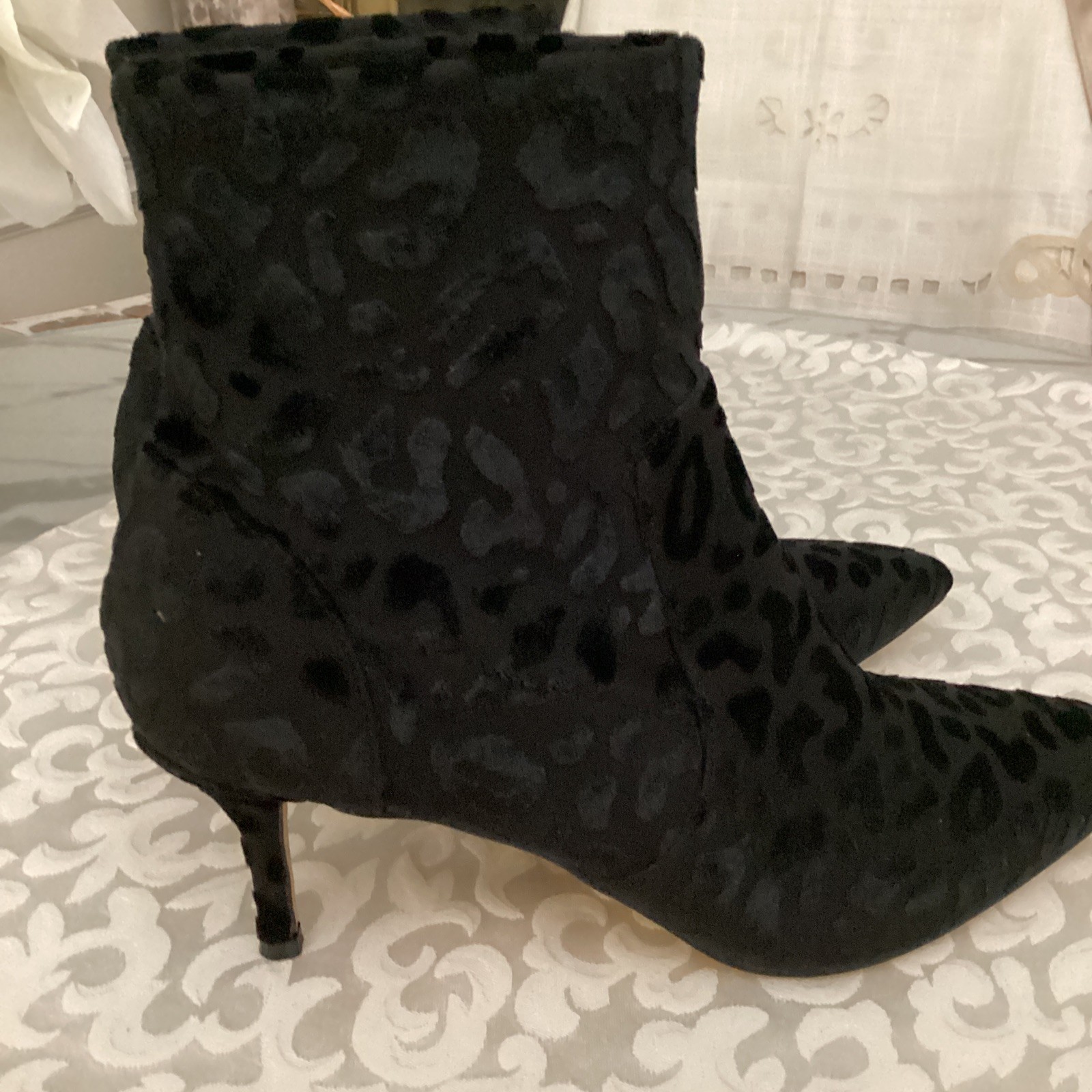 CHARLES by CHARLES DAVID BLKVELVET BOOTS NEW WITHOUT BOX EXCEL CONDITION 7.5
