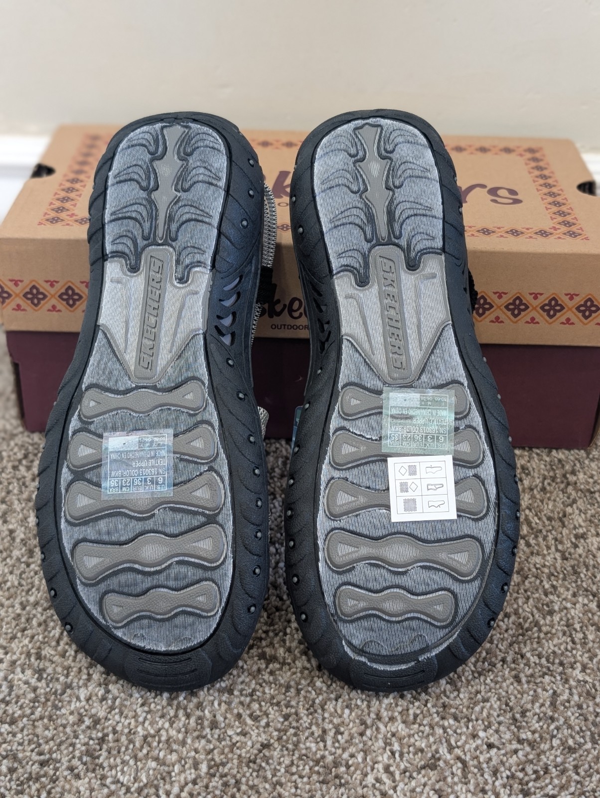 Size 6 Women’s Skechers Reggae Irie Mon Black/White Strappy Sandals 163013/BKW