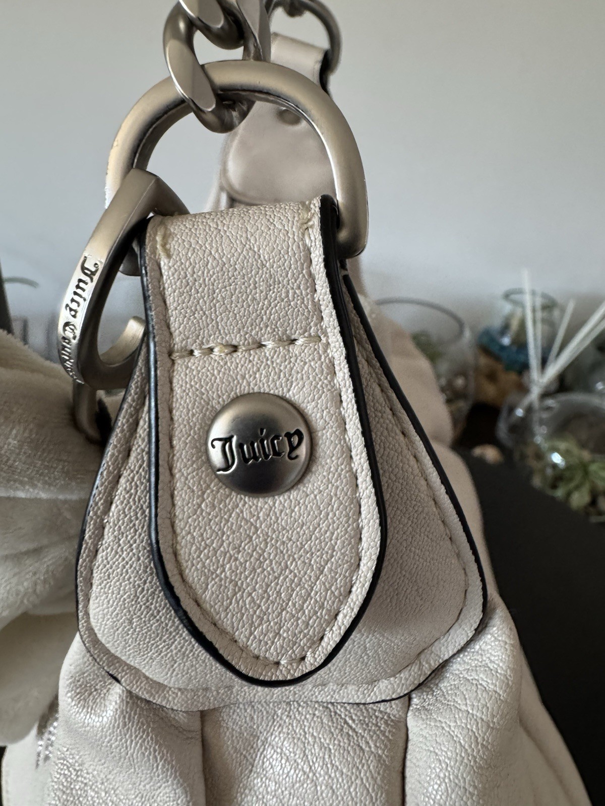 Juicy Couture Ivory Shoulder Bag Chain Strap Bow Accents Pink Lined Zip