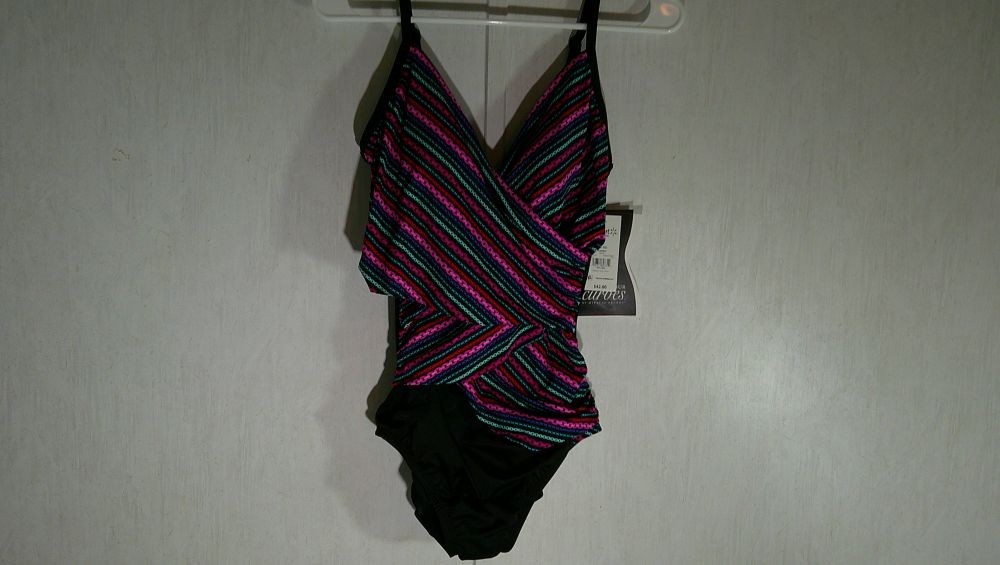 NWT Miracle Brands Embrace Your Curves One Piece Swimsuit Makenna M 8-10