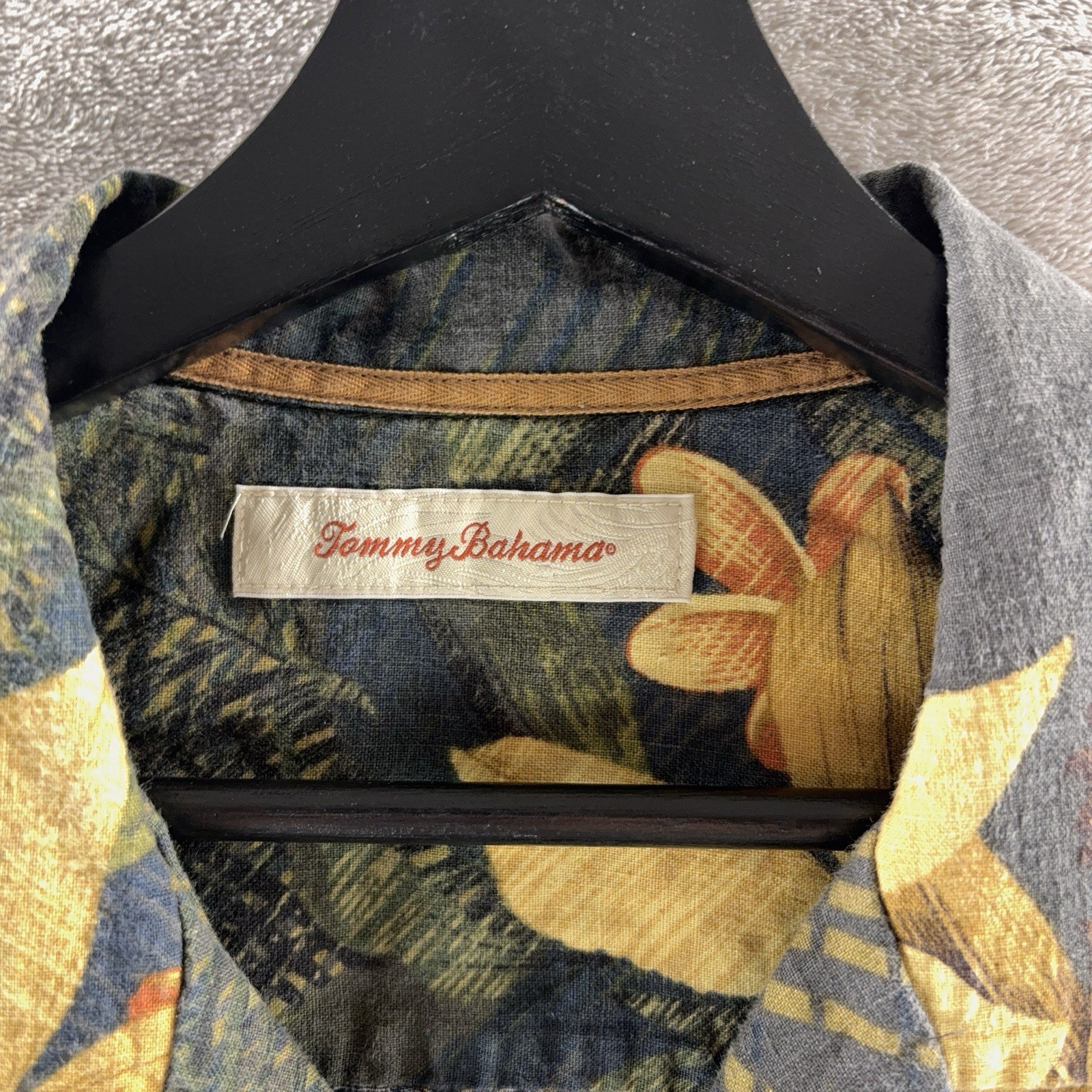 Tommy Bahama Camp Shirt Mens Size Large Multicolor Floral Linen Button Down